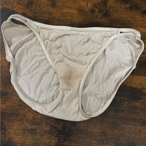 Vanity Fair Size 6 Well Worn White Bikini Panties (see photos for condition)